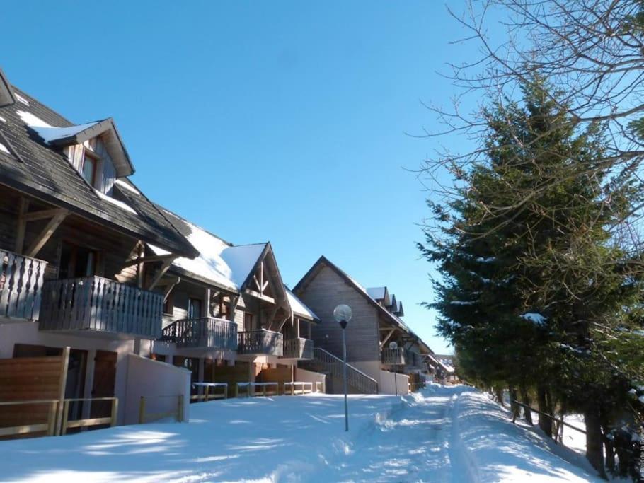 Super 5/6 Pers. Vue Sur Les Monts Du Cantal Apartamento *